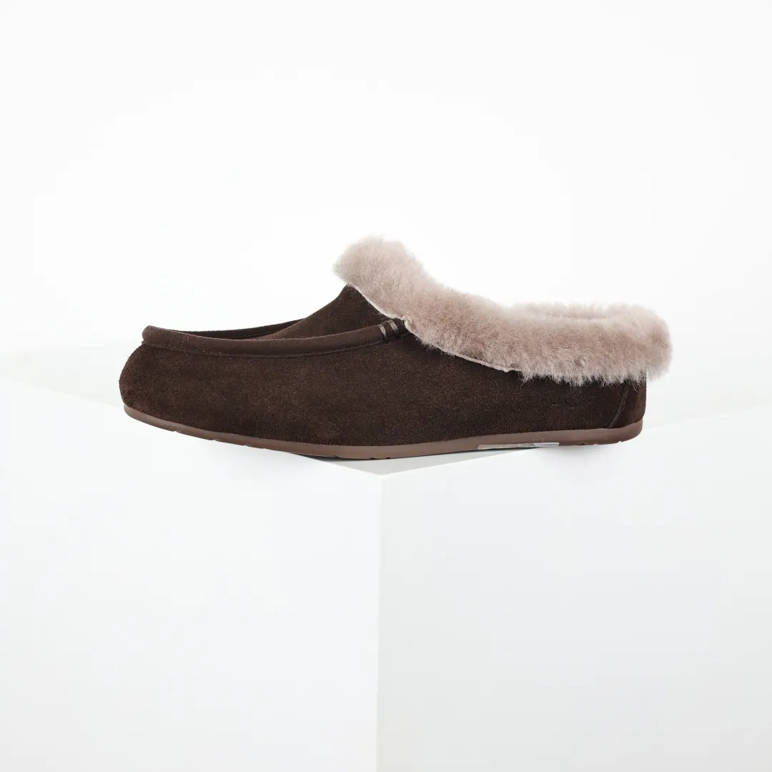 Copy price 💰560 Core recommendation Good price It is a very suitable choice for home use. In recent years, uug has launched a series of styles, which are partially geared towards the preferences of young consumers and have also moved to the forefront of fashion trends. Shoe body material: water-repellent coated suede upper, 17 mm UGGPURE™ implantable wool insole, lightweight non-slip and comfortable rubber outsole, with brand LOGO and trademark, with full packaging Size: 35 36 37 38 39 40